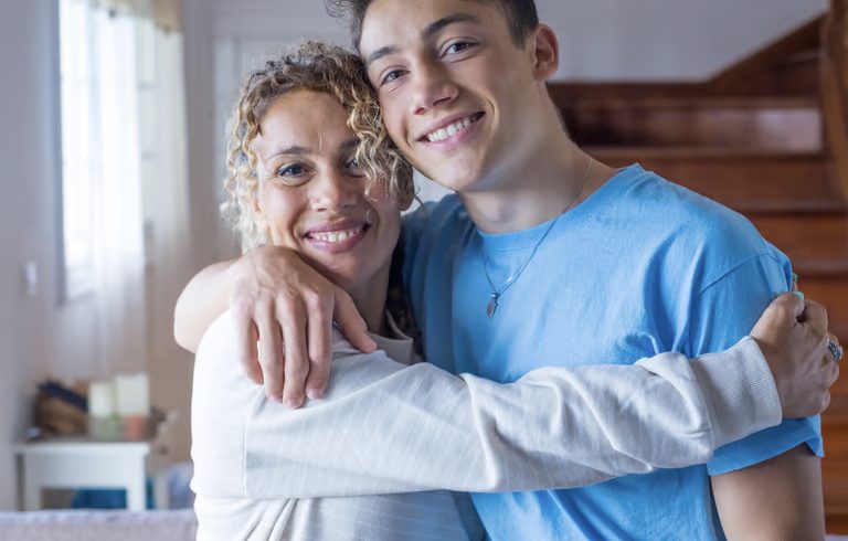 Poll Reveals Children and Parents’ Resolutions for 2024: Improved Academic Performance, Reduced Phone Usage